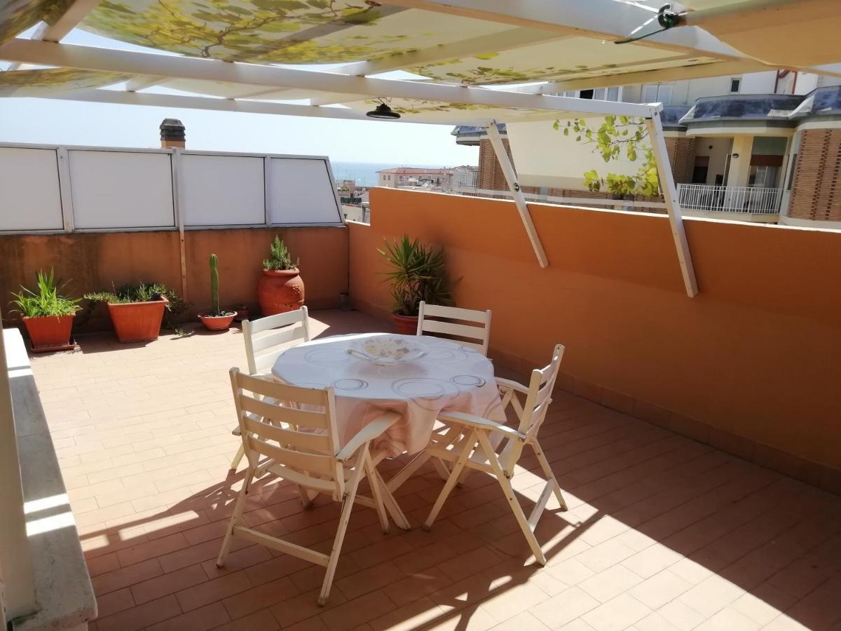 Apartmán Terrazza Con Vista Nettuno Exteriér fotografie
